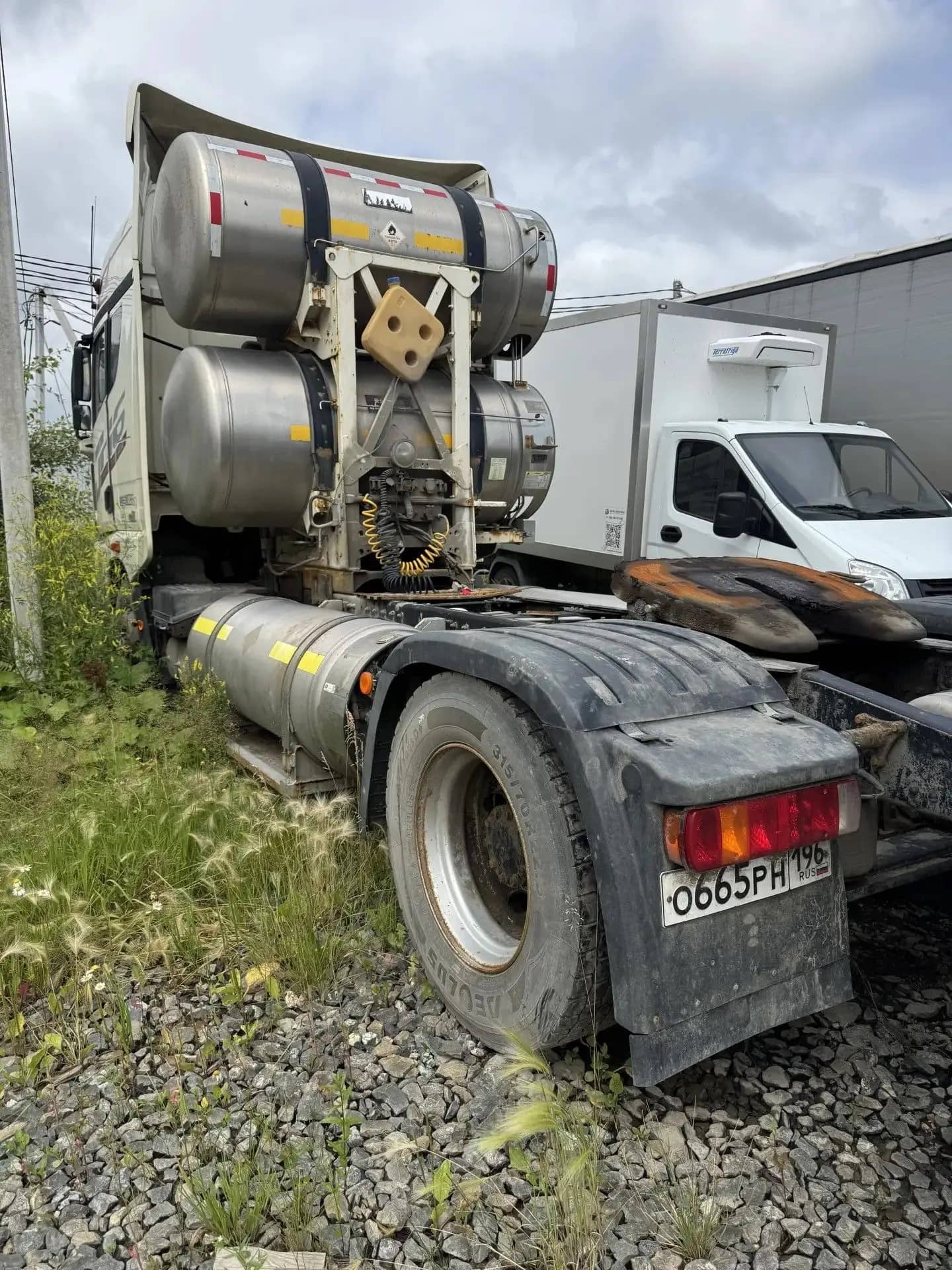 FAW CA4183P25K2NE6A80 4x2,  299 999 км, 2022 года в лизинг