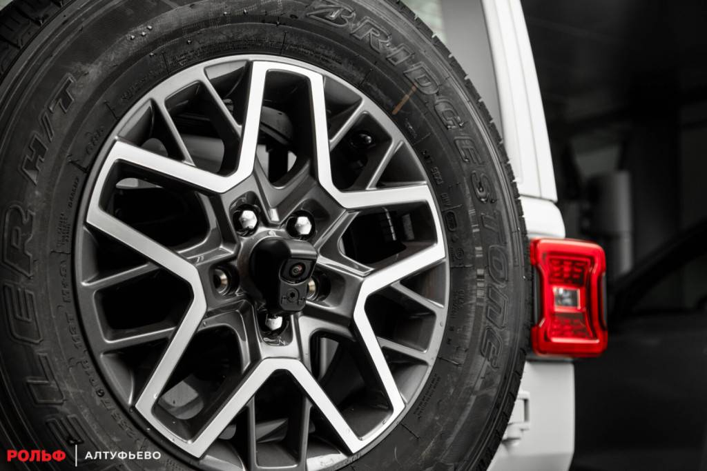 Jeep Wrangler Sahara 2.0T 8AT