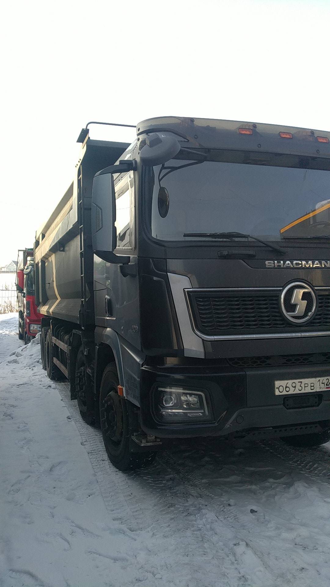 Shacman SX33186V366,  174 593 км, 2024 года в лизинг