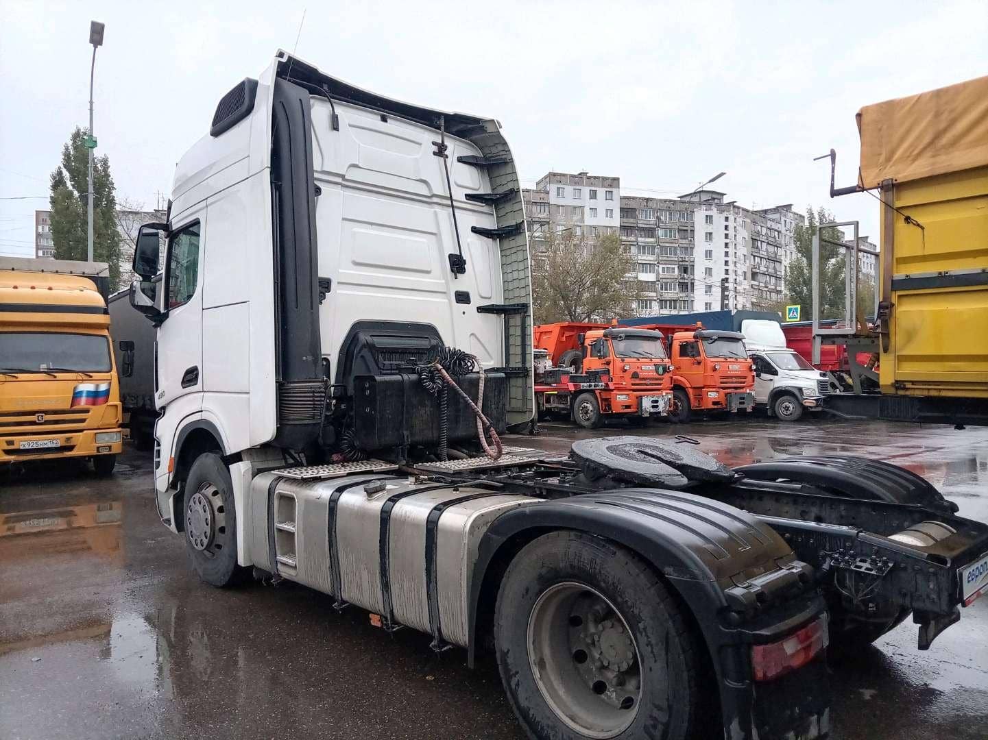 Shacman SX4188YY381,  209 660 км, 2023 года в лизинг