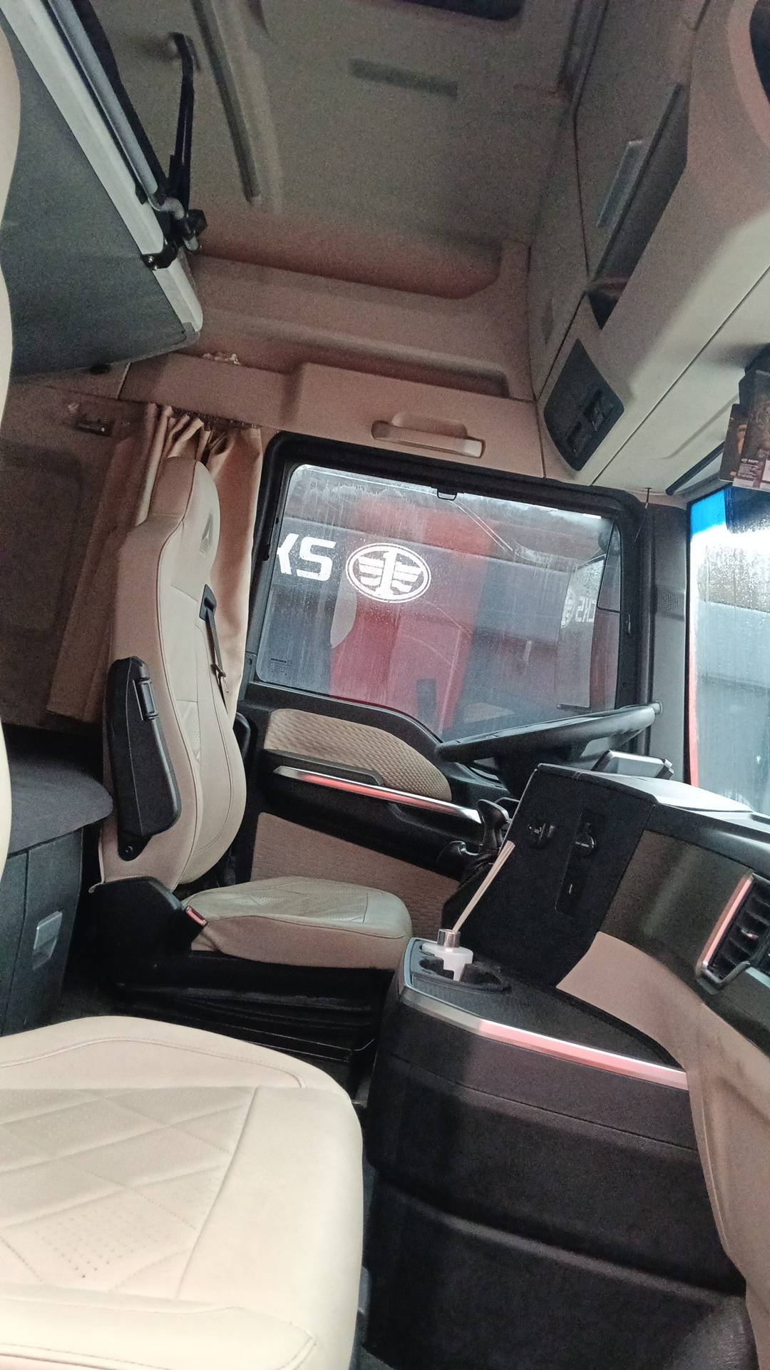 Sitrak C7H 4x2 ZZ4186V361HE,  367 836 км, 2023 года в лизинг