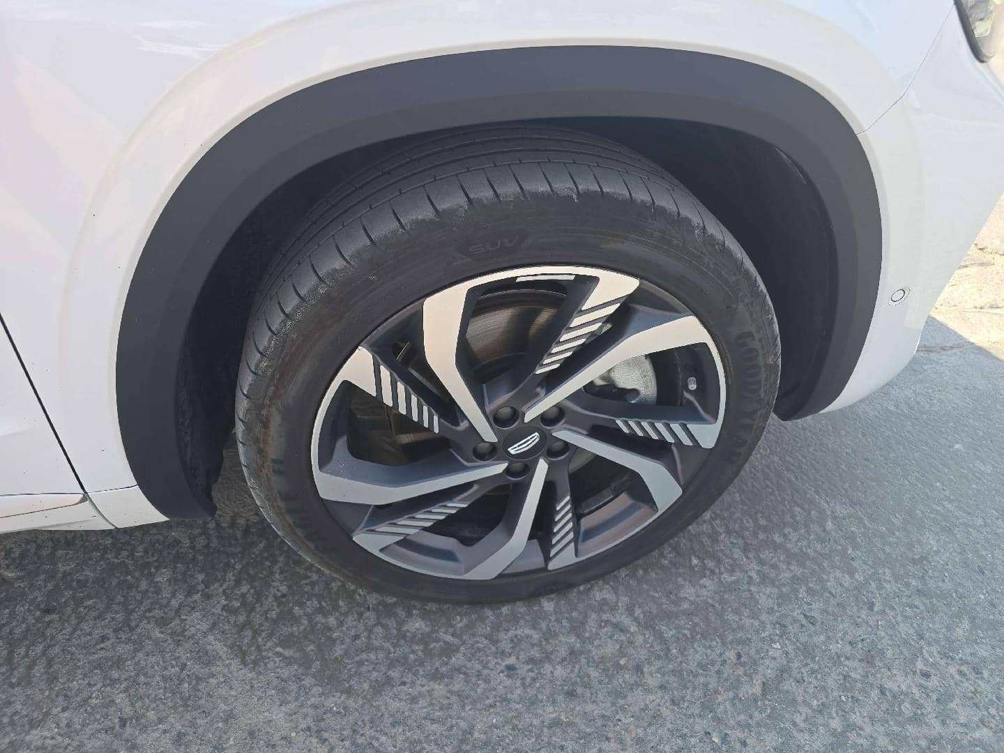 Geely Monjaro,  38 042 км, 2024 года в лизинг