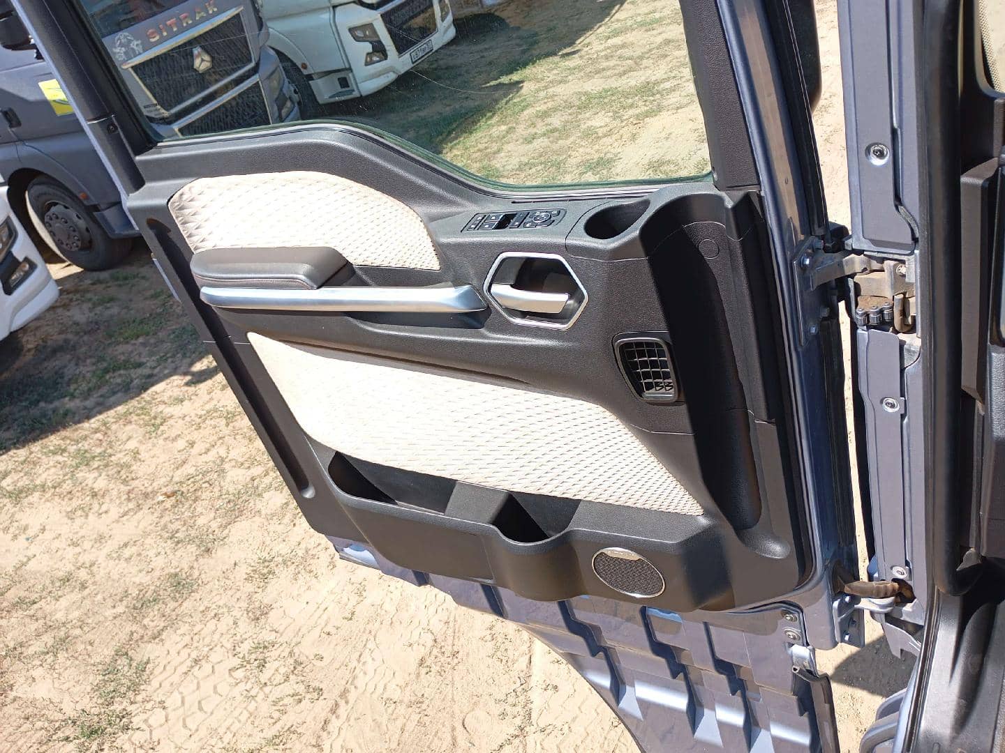 Sitrak С7Н MAX 6×4 ZZ4256V364HE,  129 836 км, 2023 года в лизинг