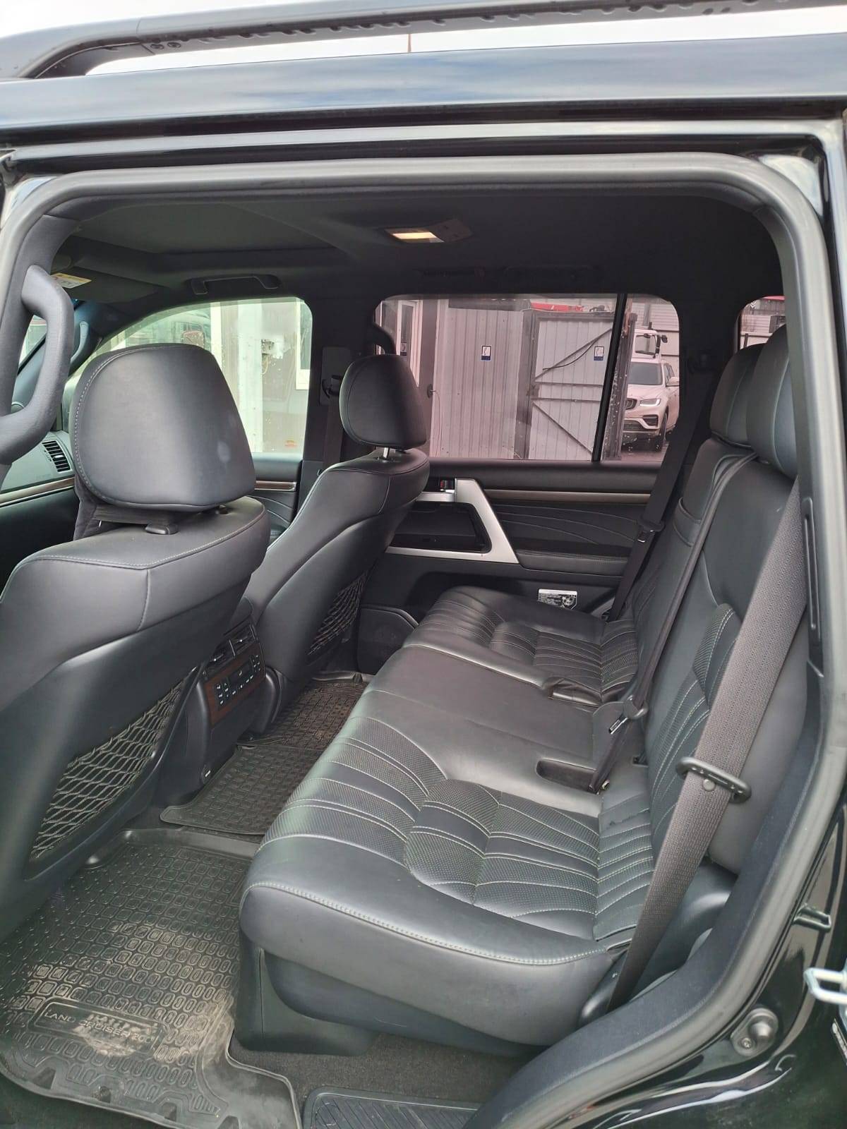 Toyota Land Cruiser 200,  56 634 км, 2019 года в лизинг