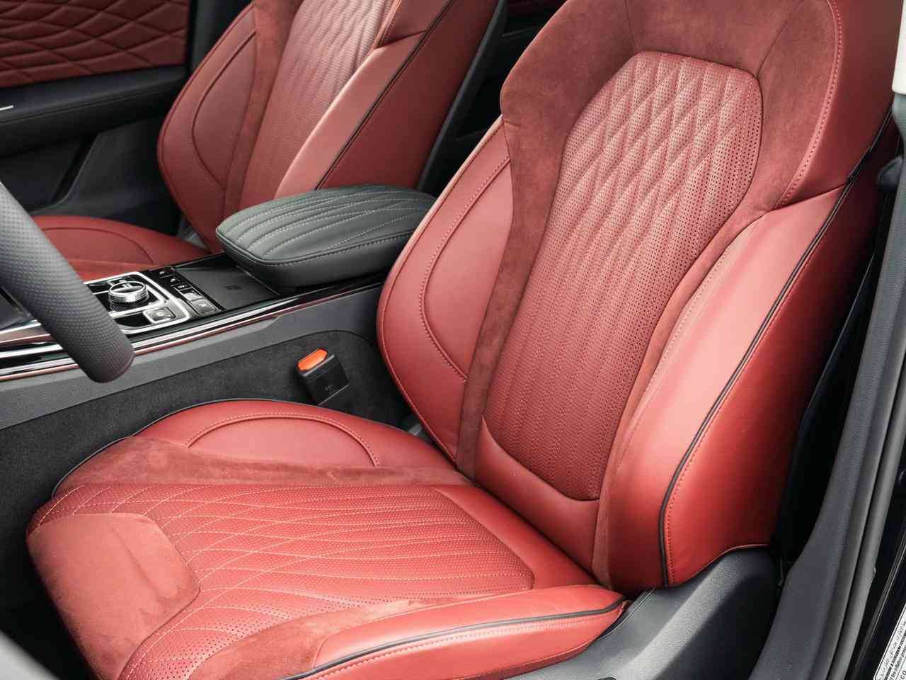 Hongqi HS5 Deluxe 2.0T AWD