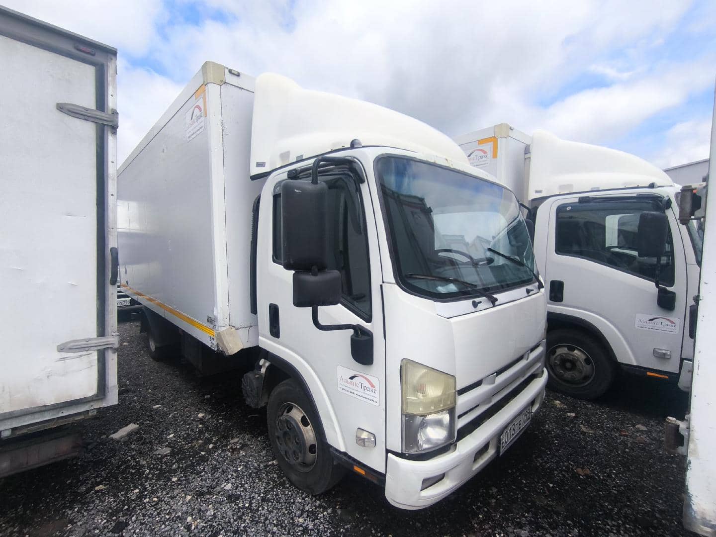 ISUZU NPR75LK,  348 243 км, 2019 года в лизинг