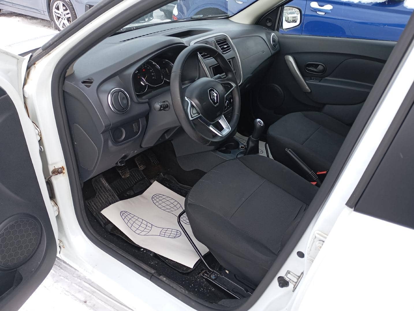 Renault Logan II,  180 301 км, 2019 года в лизинг