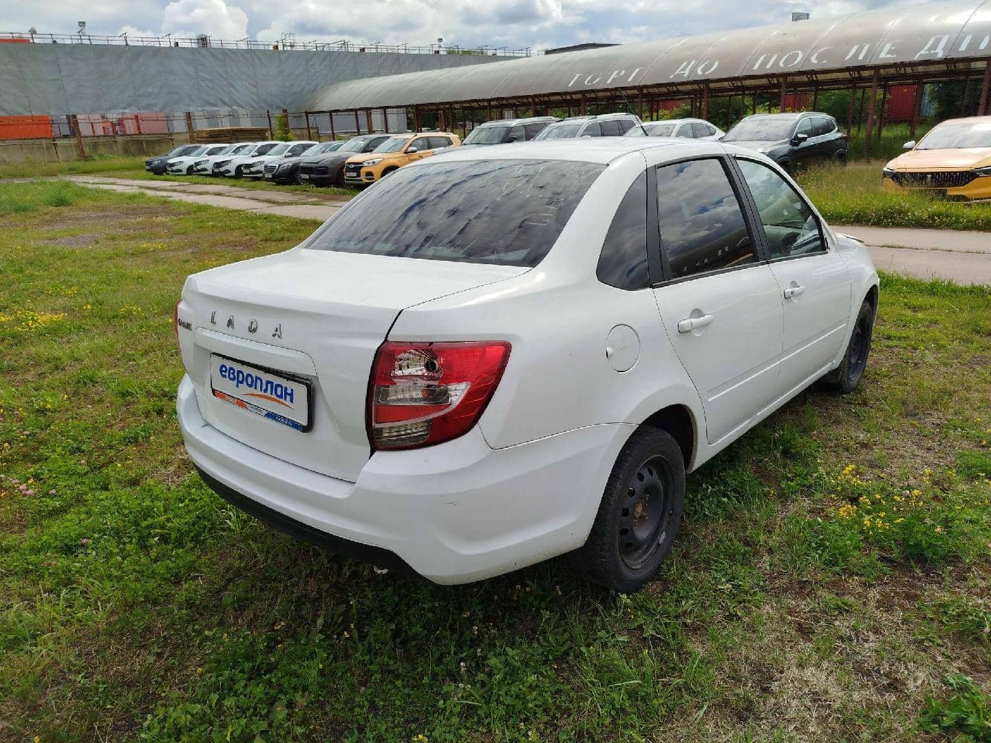 Lada Granta седан,  117 538 км, 2023 года в лизинг