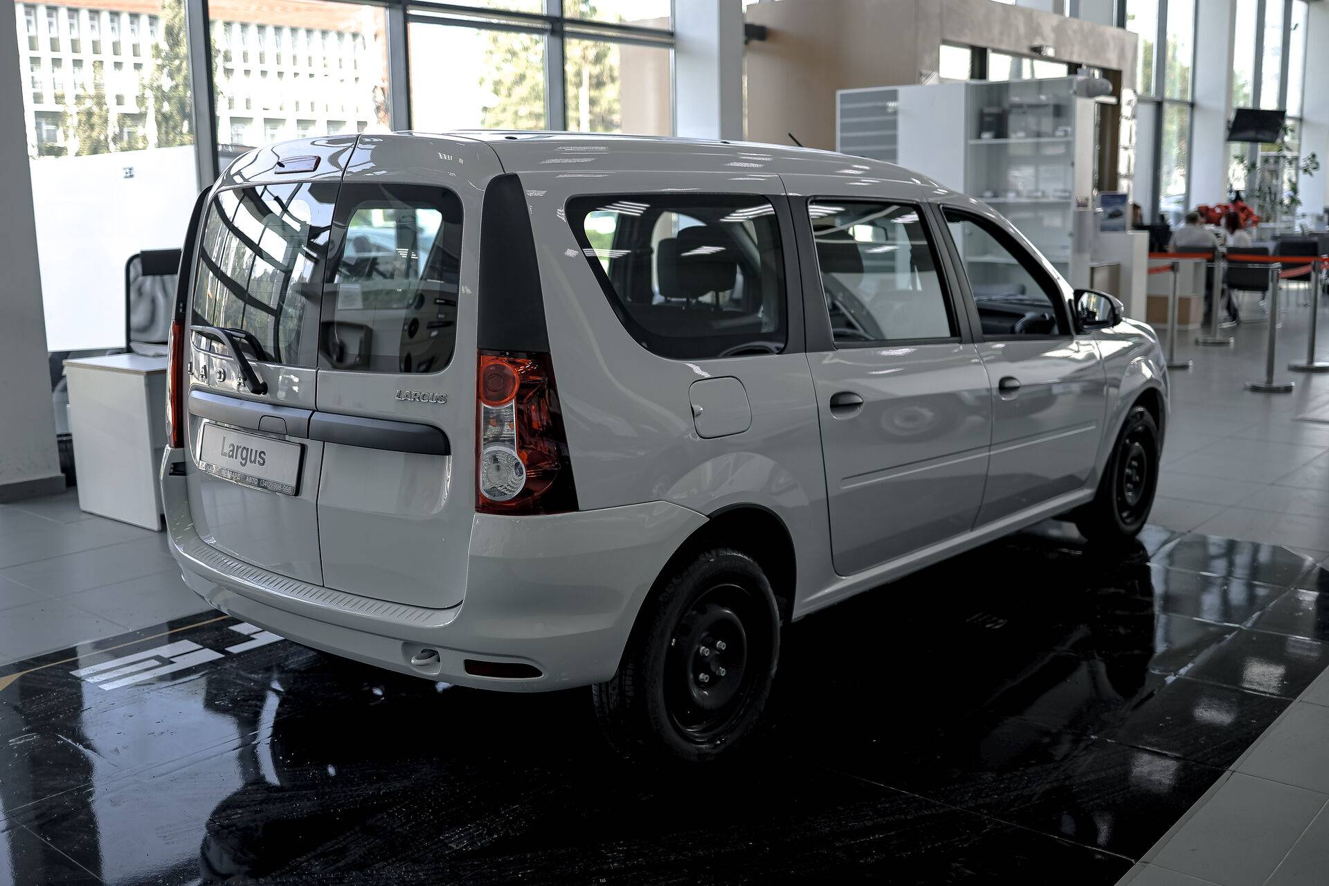 Lada Largus фургон Classic 1.6 90hp 5MT