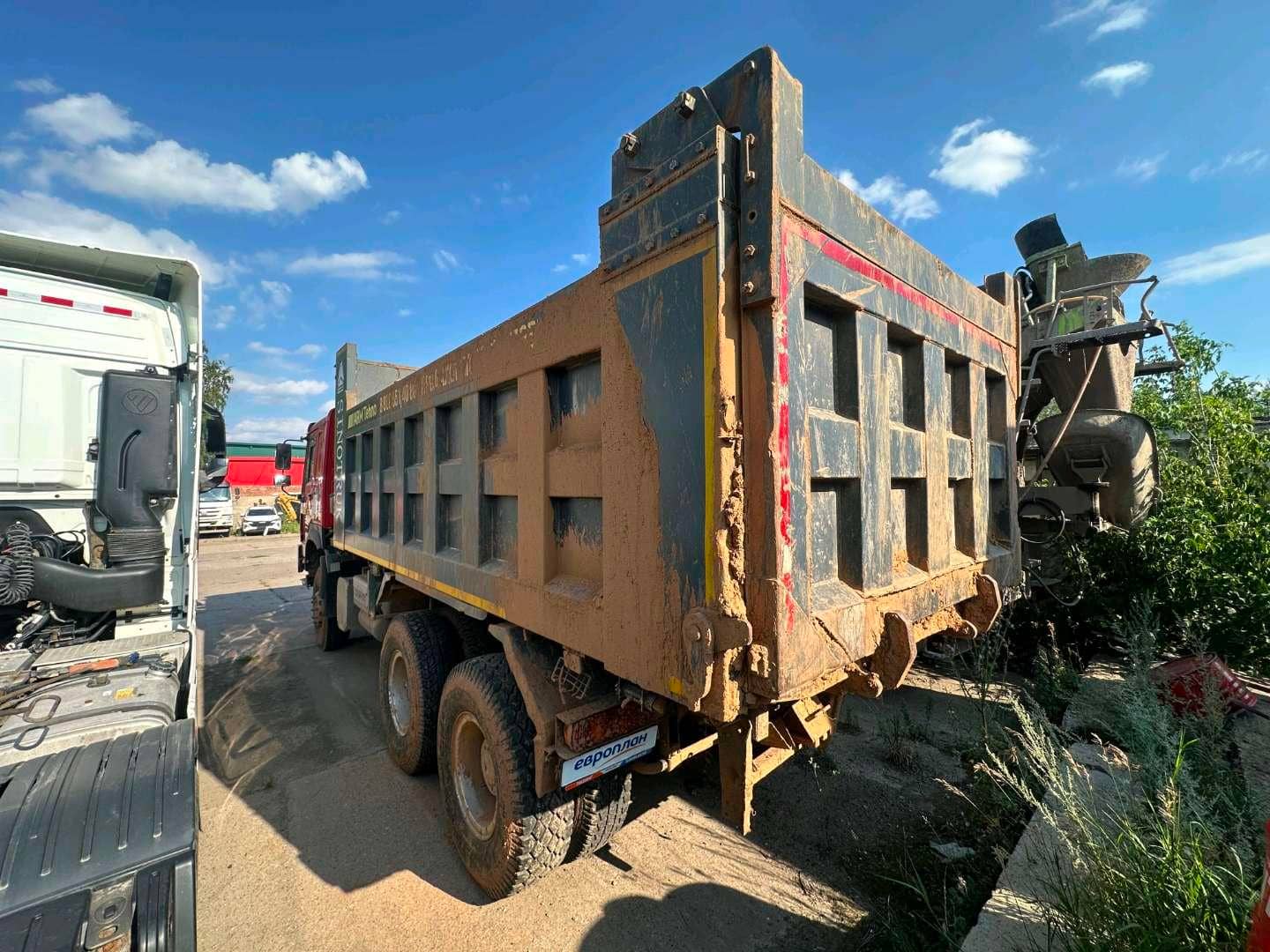 HOWO ZZ3327S3857E 6х6,  113 789 км, 2022 года в лизинг