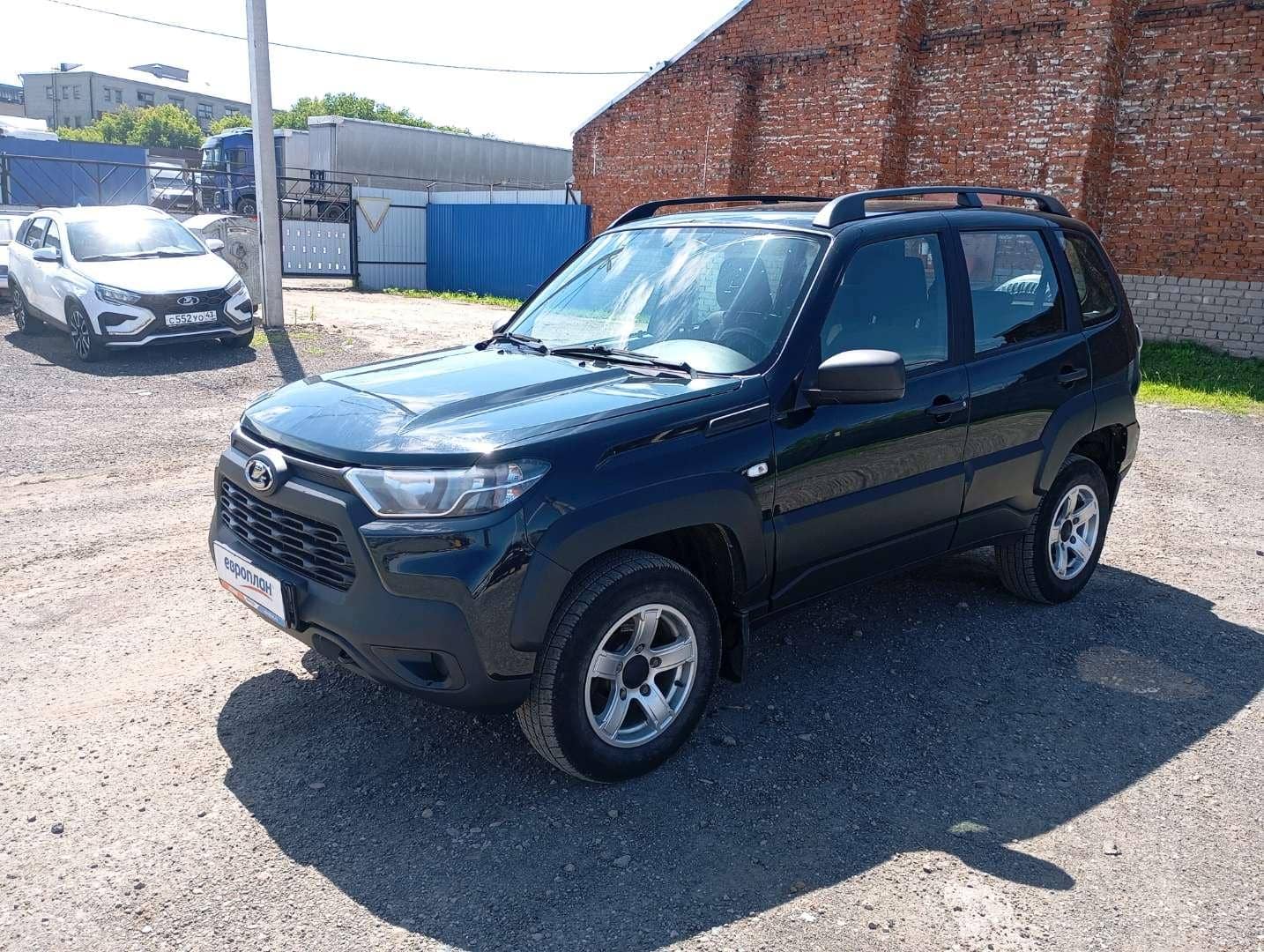 Lada Niva Travel