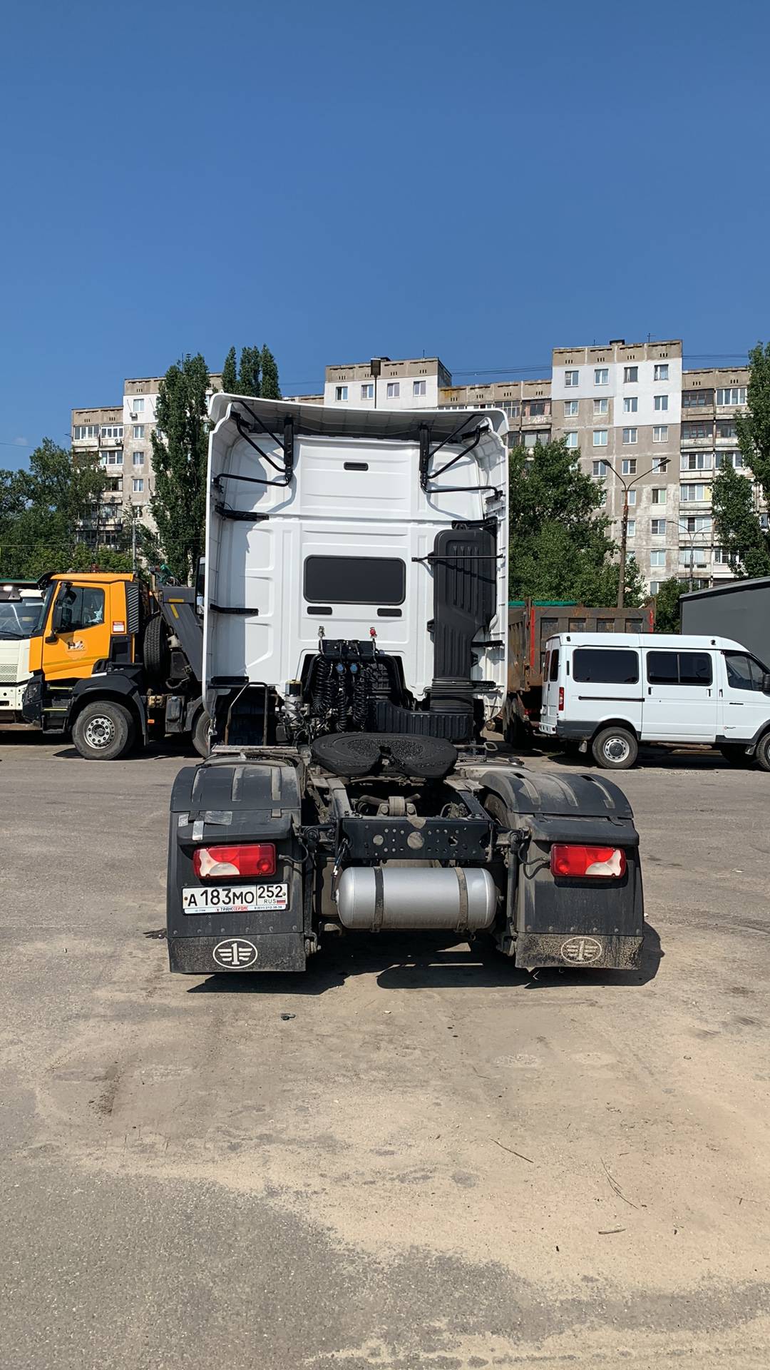FAW CA4180P77K25E5 4x2,  254 563 км, 2023 года в лизинг