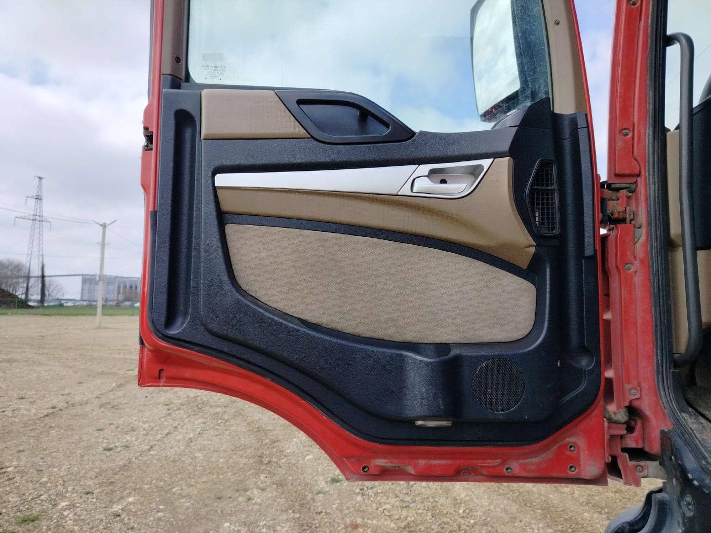 HOWO Sitrak C7H 8x4,  263 594 км, 2022 года в лизинг