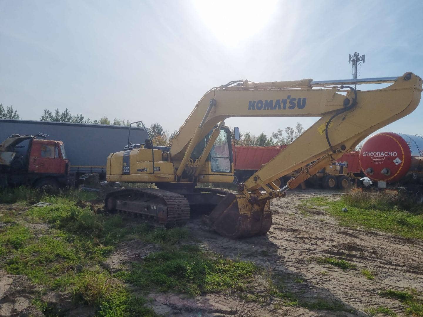 KOMATSU PC220-8MO
