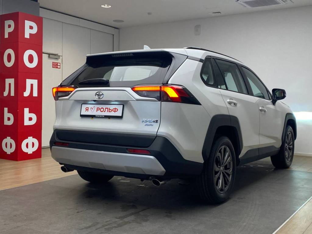 Toyota RAV4 Адвенчер Плюс 2.0 Вариатор полный привод (Adventure Plus)