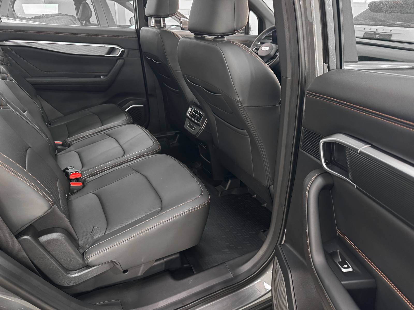 Geely Okavango Flagship 2.0T 7DCT 2WD