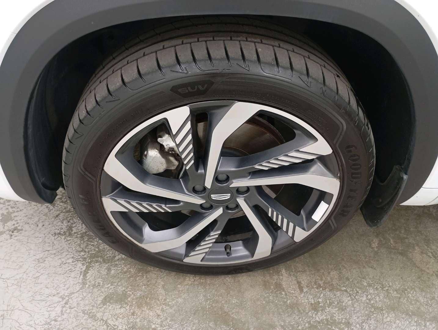 Geely Monjaro,  42 536 км, 2023 года в лизинг