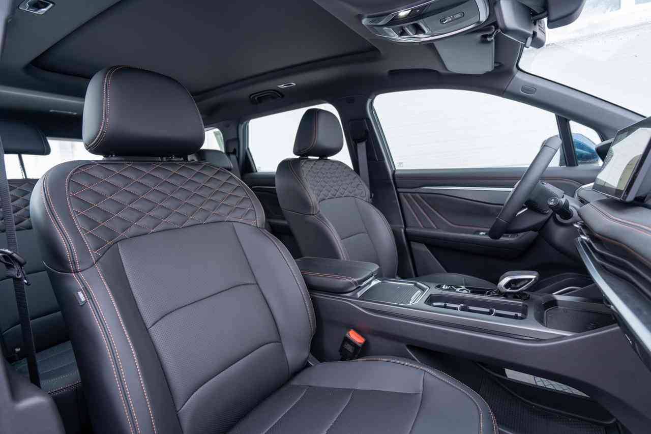 Geely Okavango Flagship 2.0T 7DCT 2WD