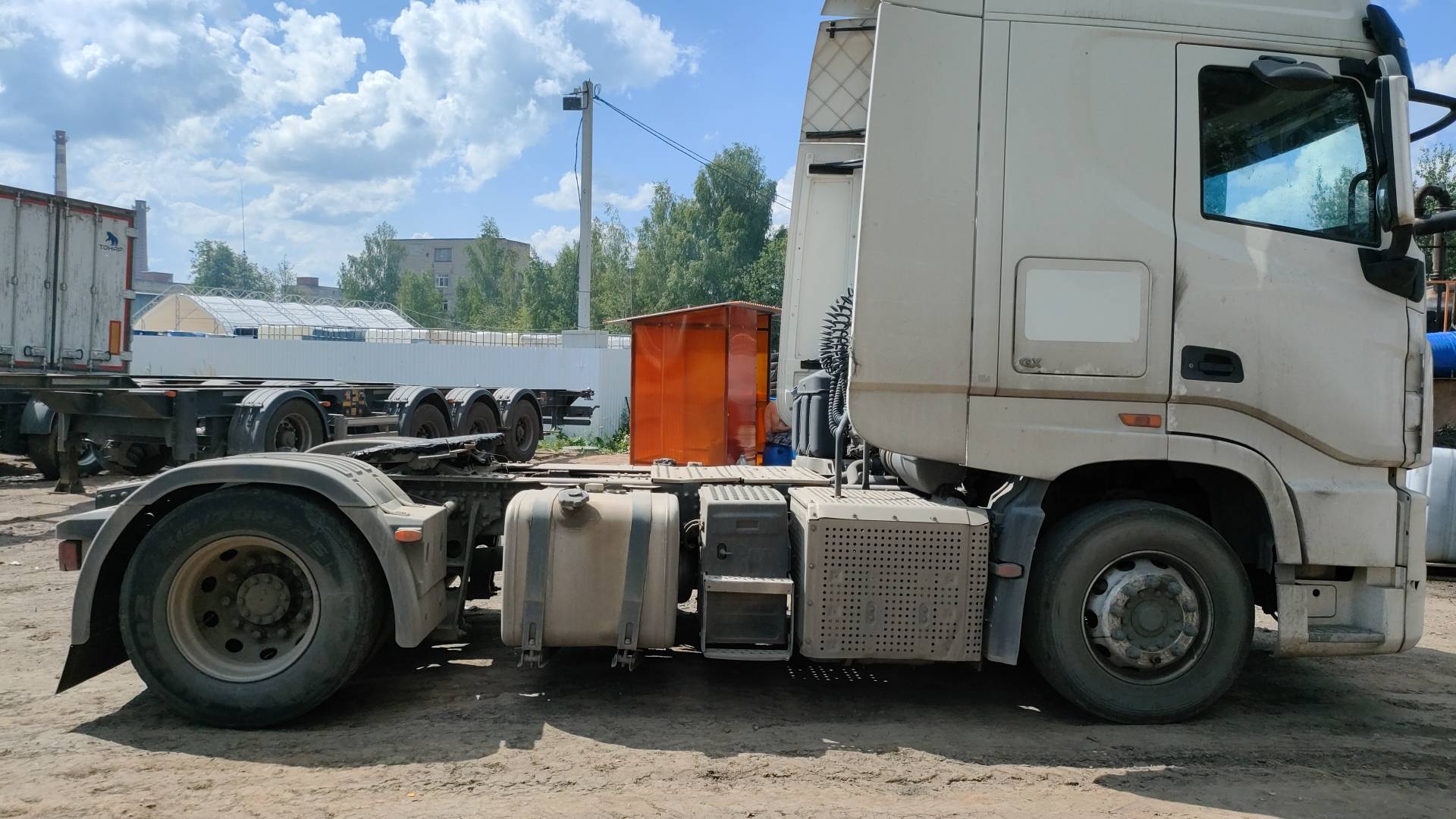 DongFeng GX DFH4180 4x2,  239 746 км, 2023 года в лизинг