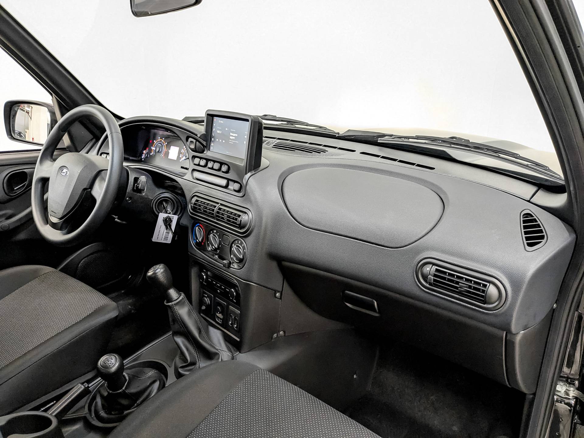 Lada Niva Travel Comfort 24 MMS 1.7 80hp 5MT