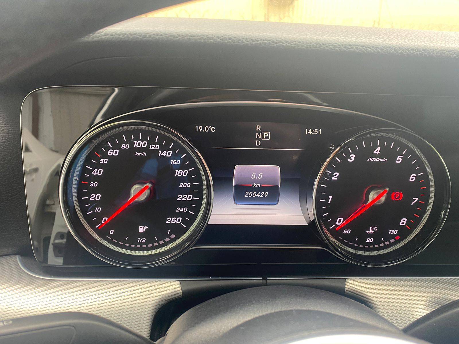 Mercedes-Benz E седан,  255 429 км, 2018 года в лизинг