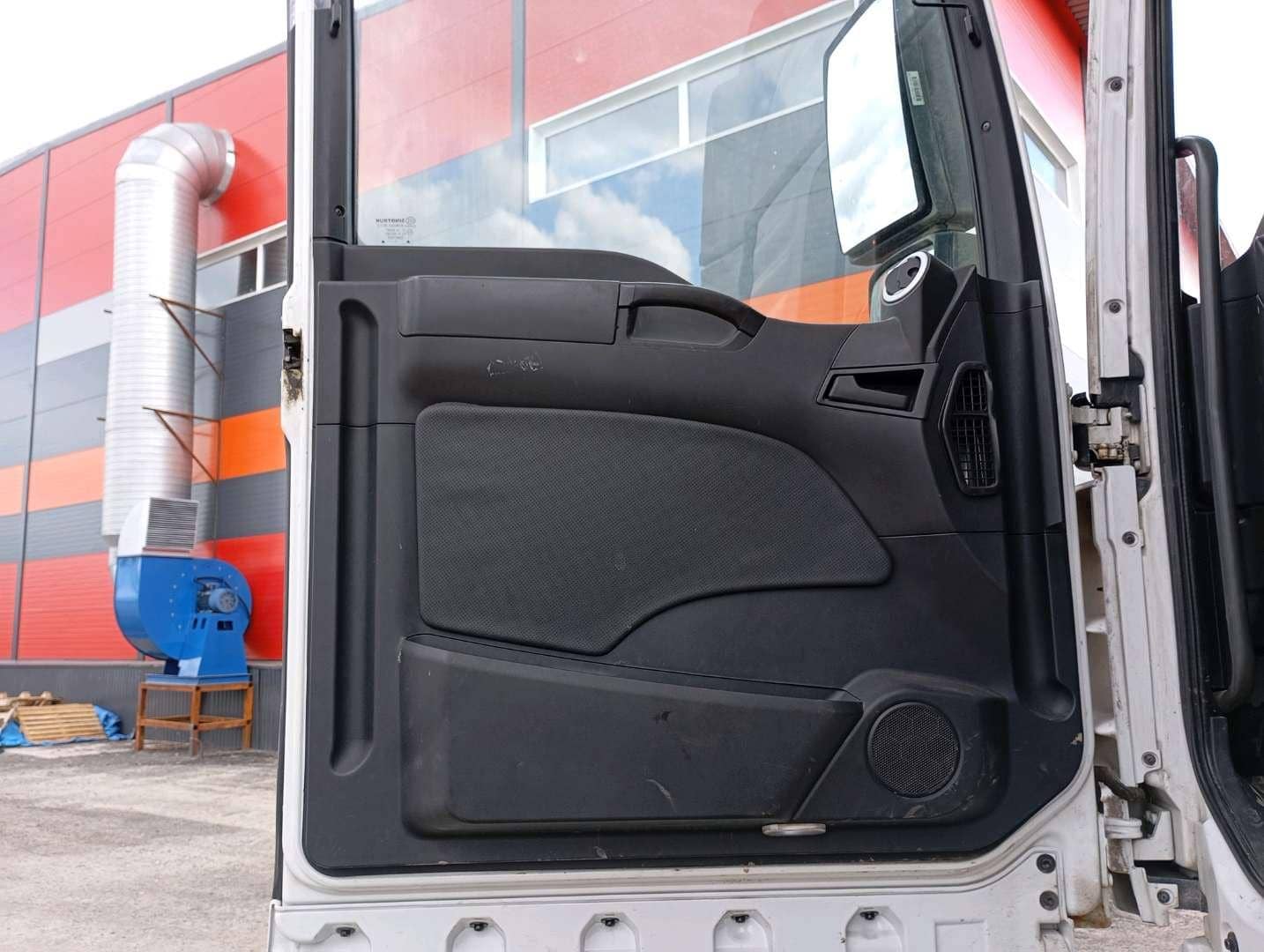 Sitrak C7H 4x2 ZZ4186V361HE,  304 216 км, 2022 года в лизинг