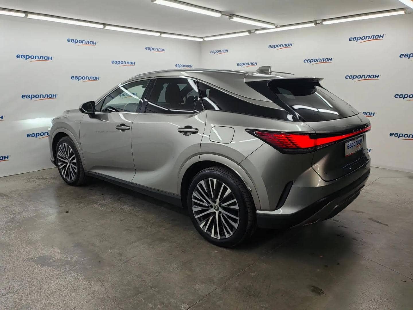 Lexus RX 450h+,  63 006 км, 2023 года в лизинг