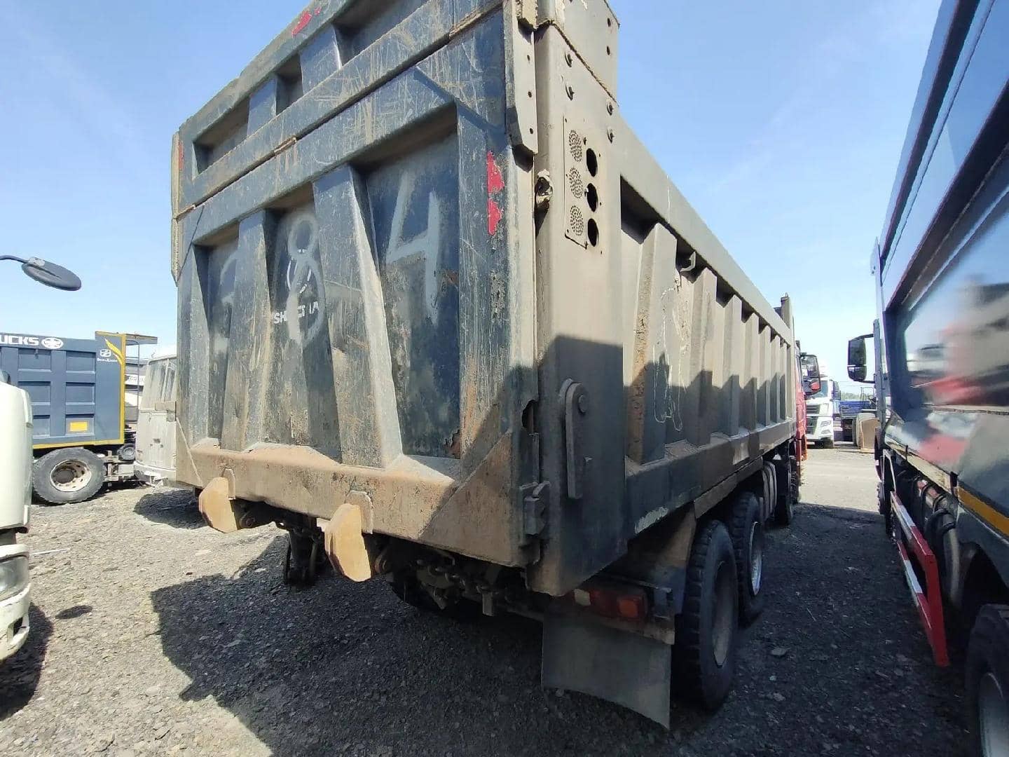 Shacman SX331863366 (скальный кузов),  106 992 км, 2024 года в лизинг