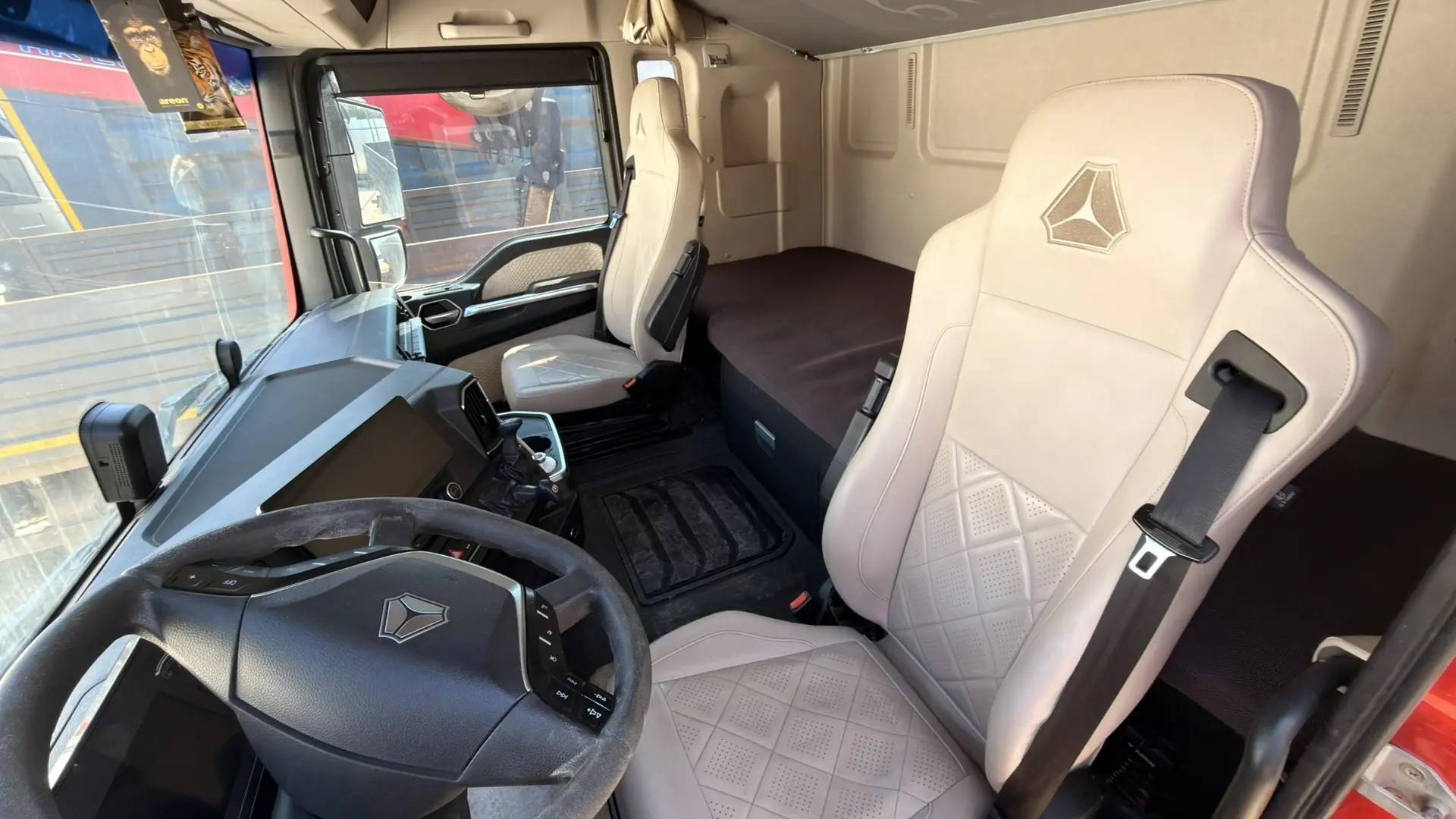 Sitrak C7H 4x2 ZZ4186V361HE,  367 836 км, 2023 года в лизинг