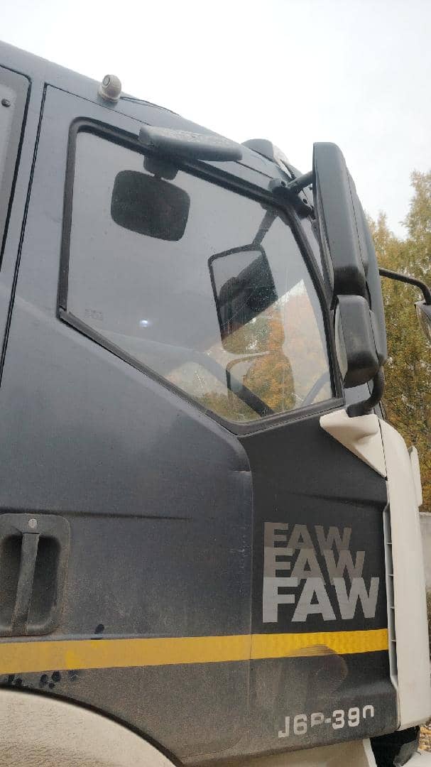 FAW CA3310P66K24T4E5 8х4,  123 737 км, 2022 года