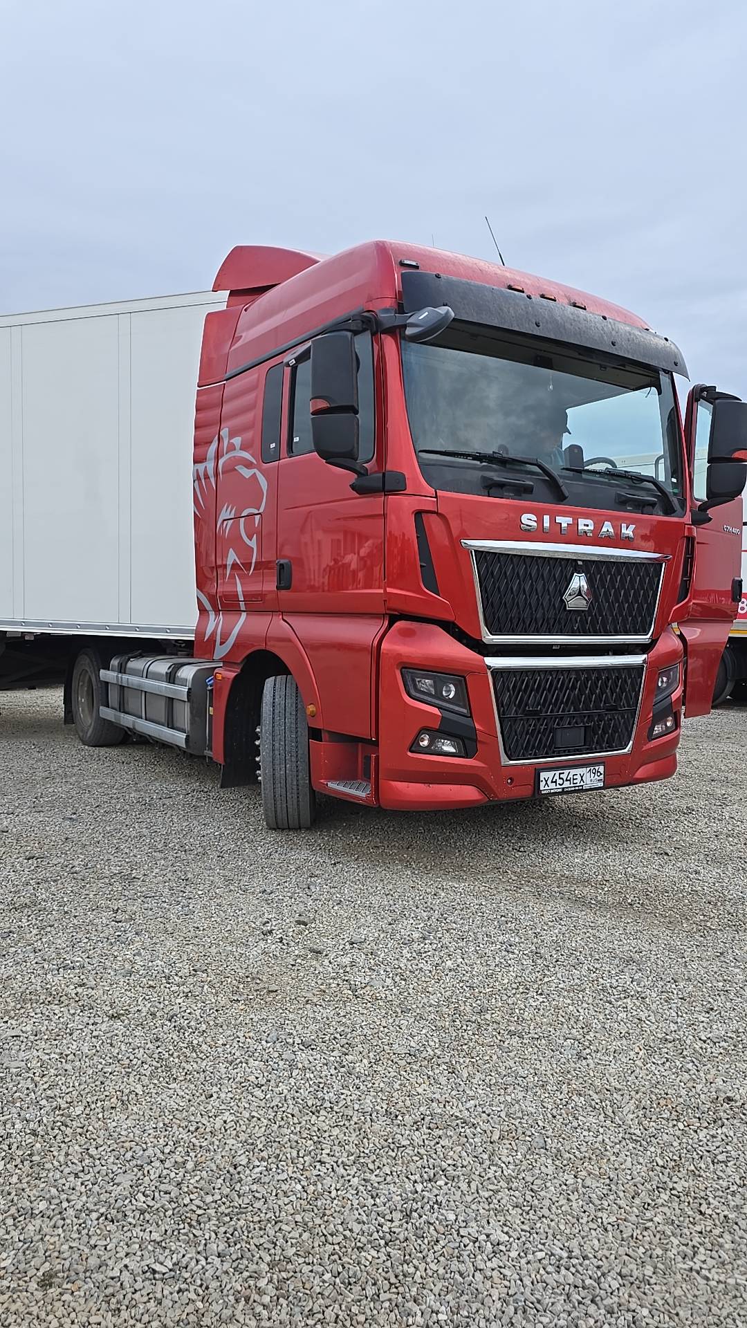 Sitrak C7H MAX ZZ4186V391HE,  220 000 км, 2024 года в лизинг