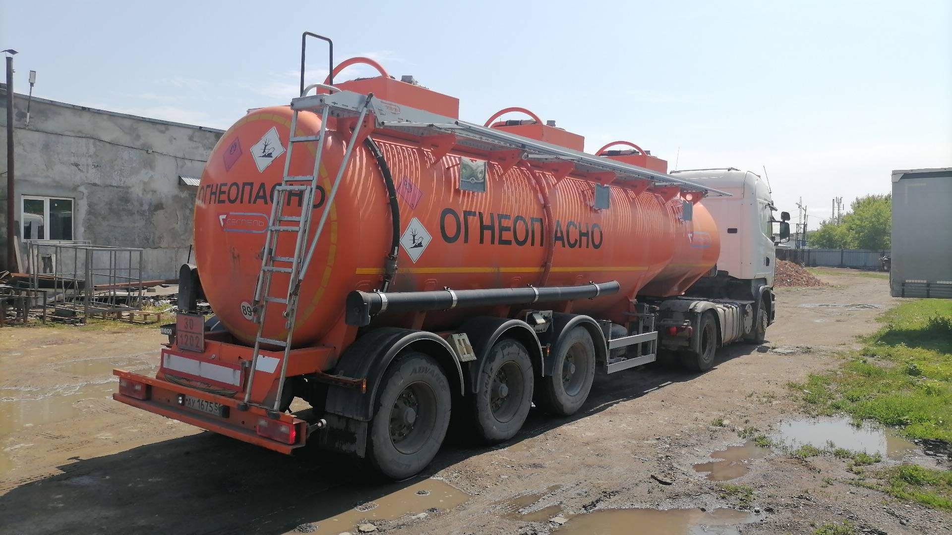 Сеспель Бензовоз SF3328 (964845), 2017 года в лизинг