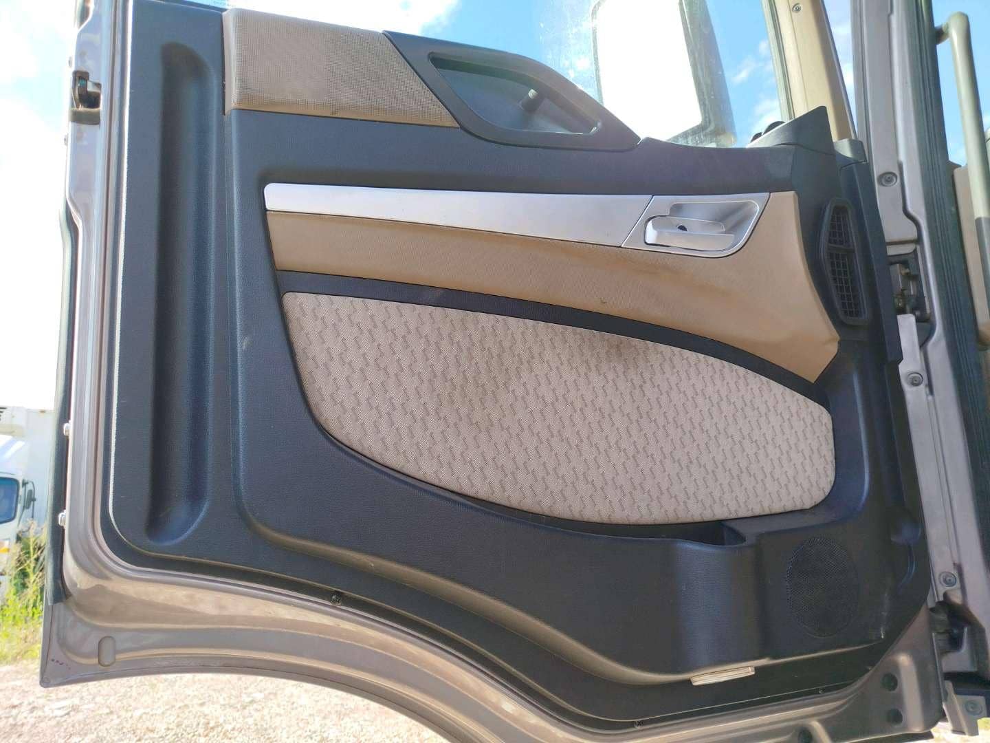 HOWO ZZ3256V384GE 6x4,  61 355 км, 2023 года в лизинг