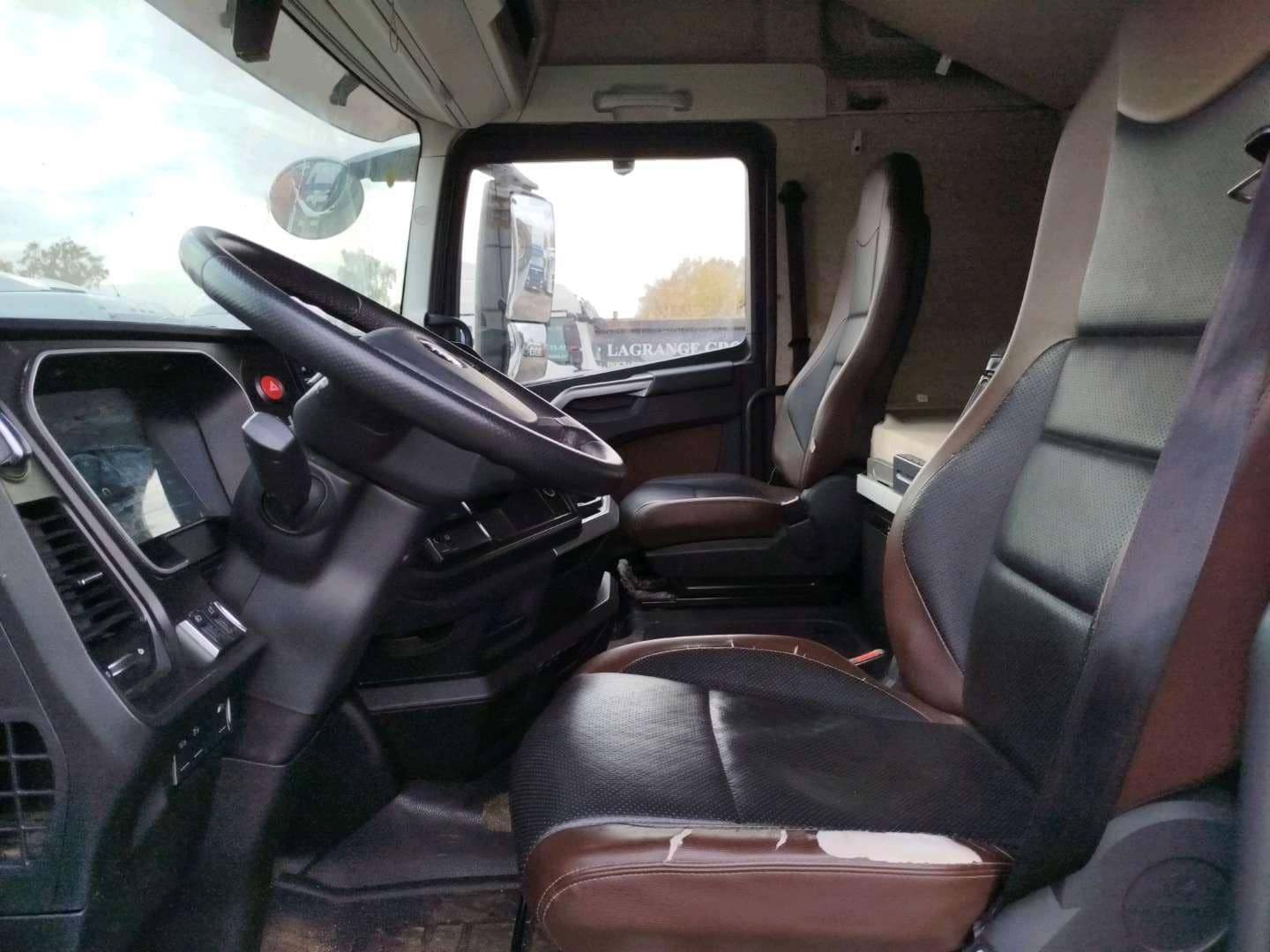 FAW CA4180P77K25E5 4x2,  454 047 км, 2023 года в лизинг