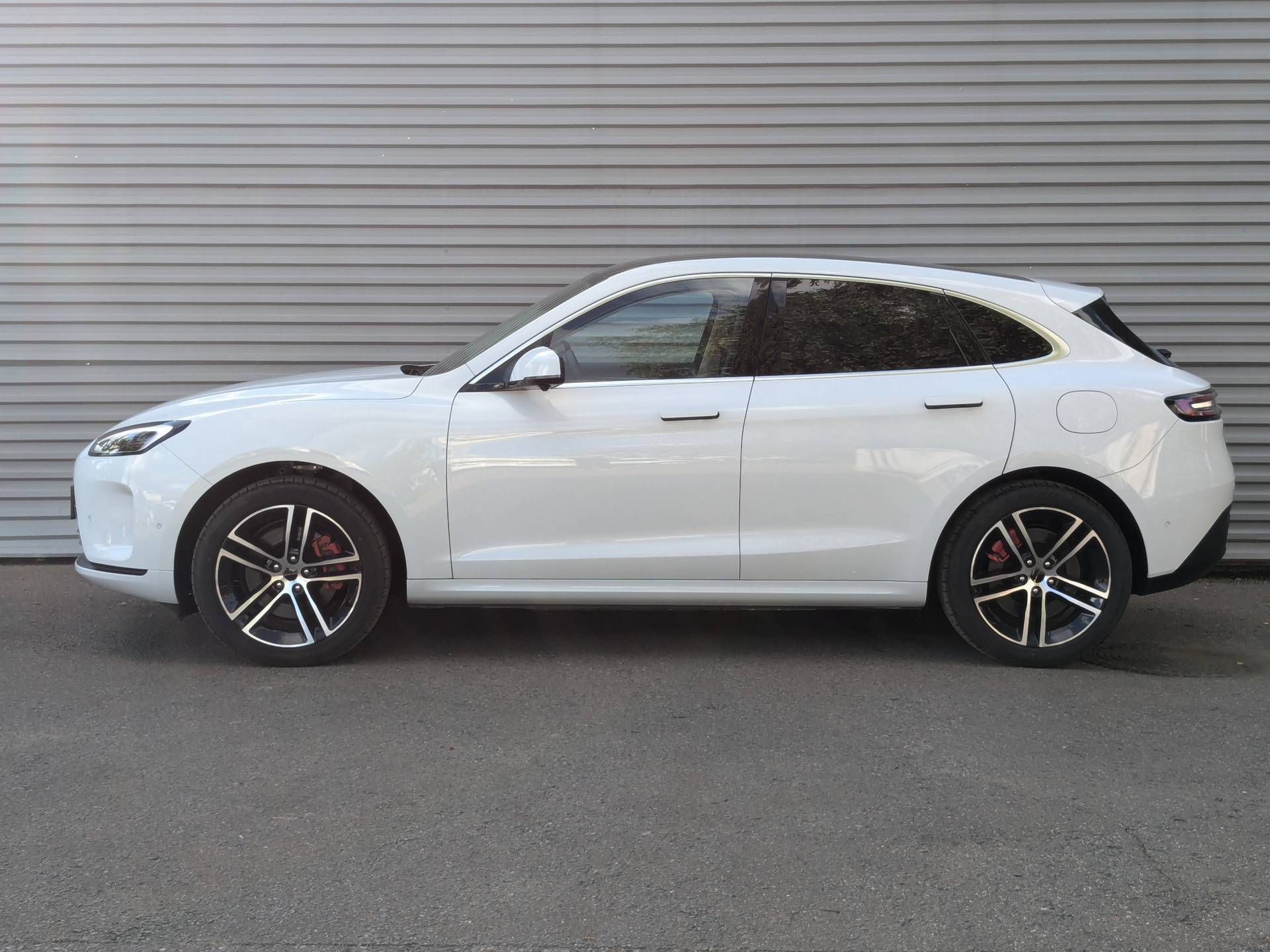 Seres M5 Premium 1.5hyb AT 4WD