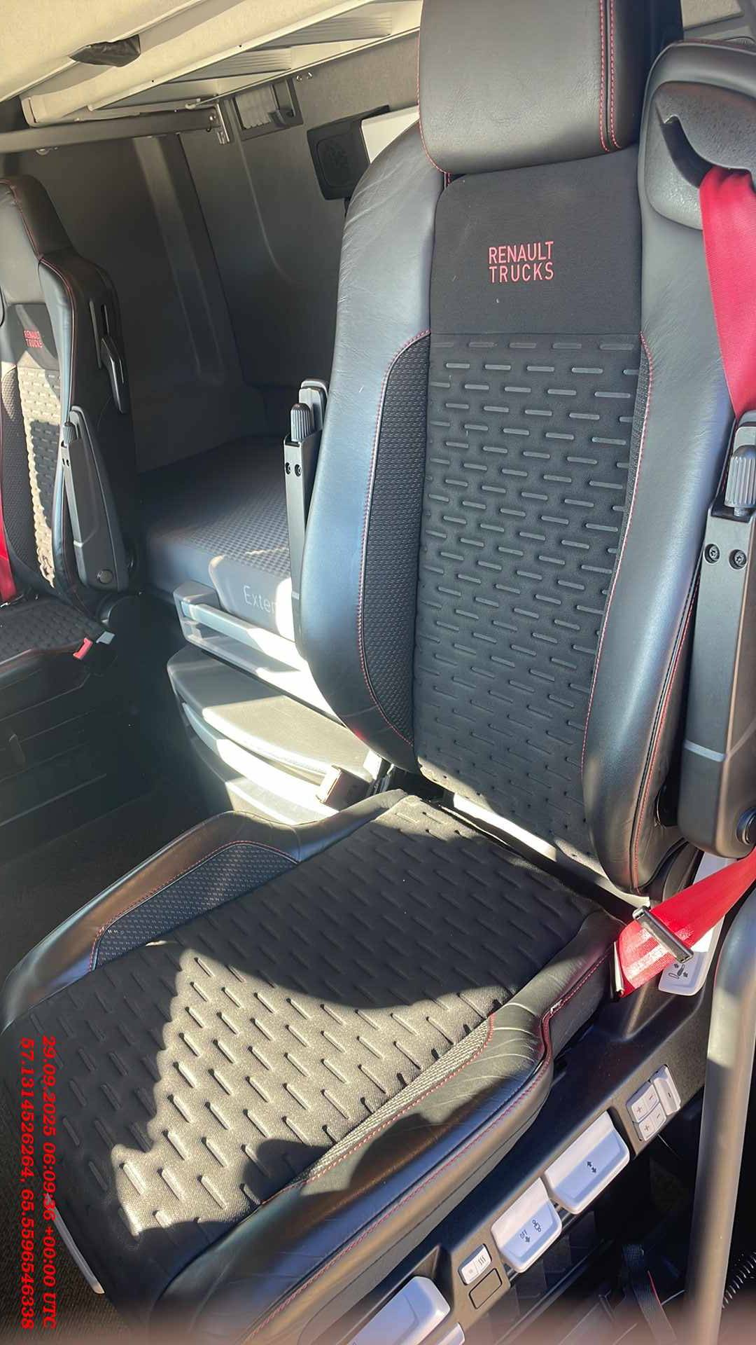 Renault T 520 4x2 (High Sleeper Cab),  377 894 км, 2022 года в лизинг