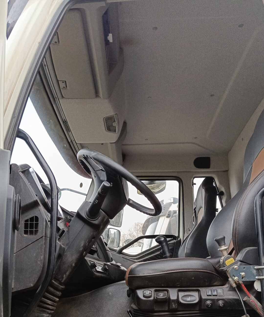 FAW CA3310P66K24T4E5 8х4,  140 685 км, 2023 года в лизинг