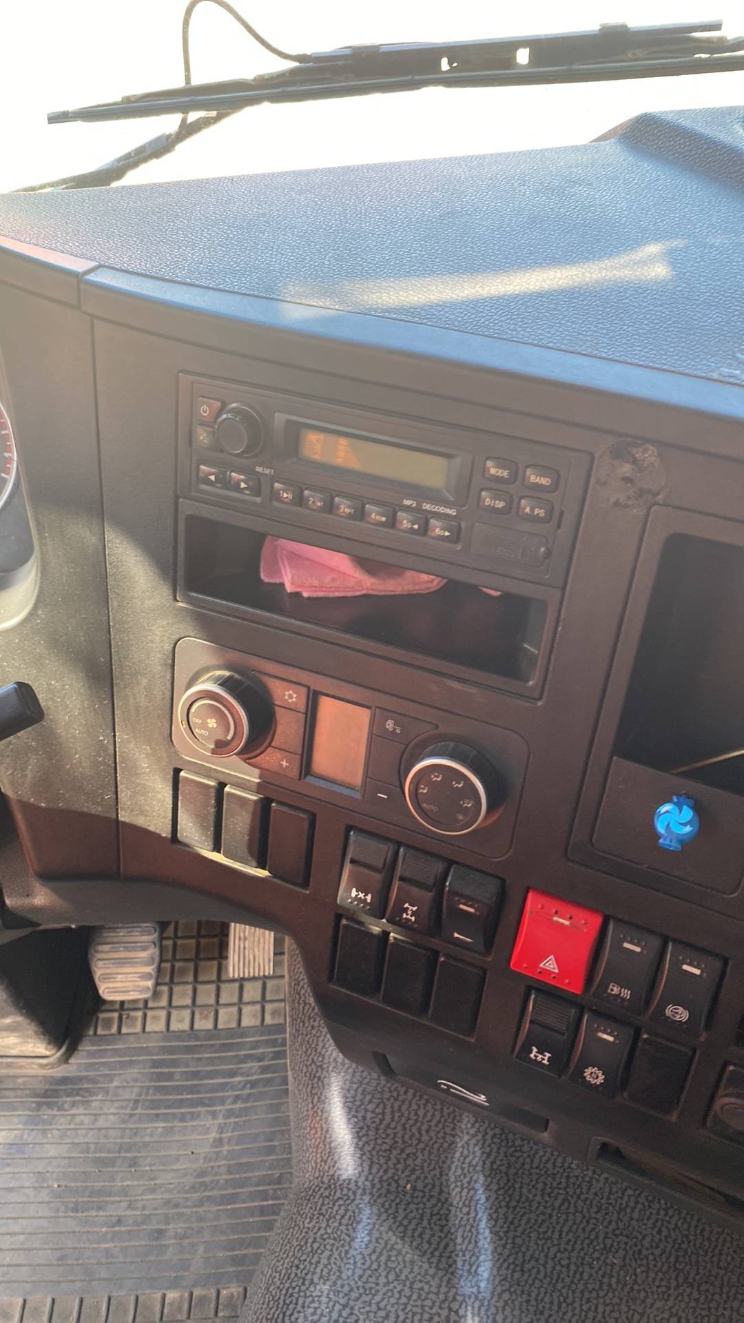 Shacman SX33186V366,  150 915 км, 2022 года в лизинг