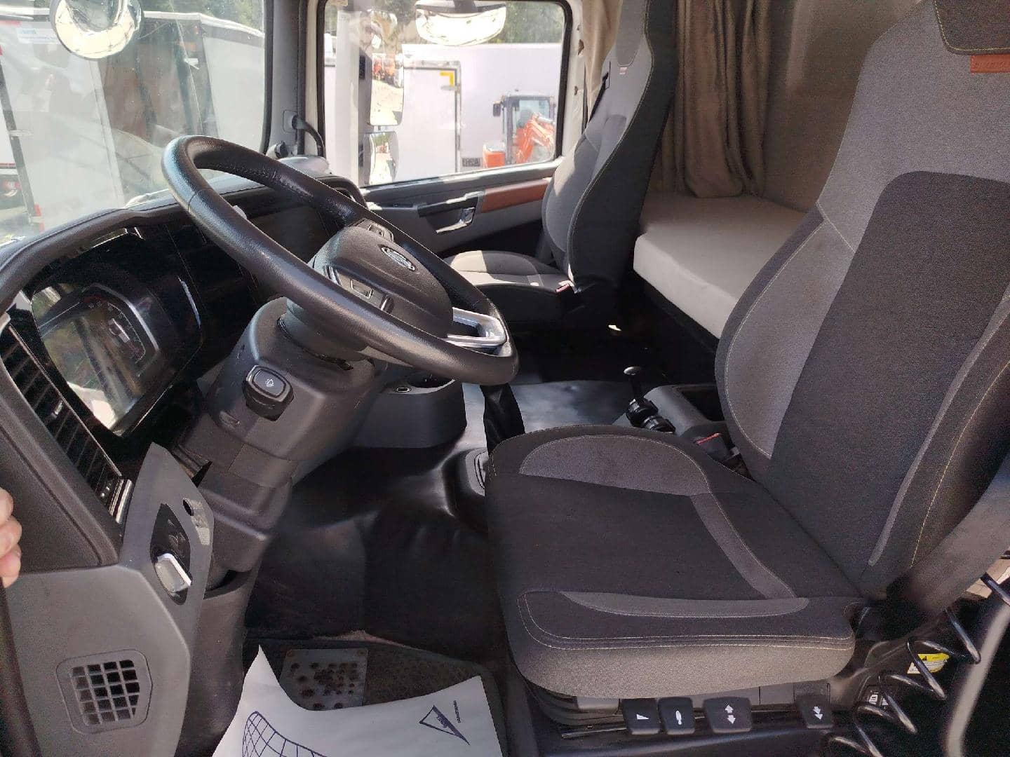 Shacman SX32586W384C,  94 090 км, 2023 года в лизинг