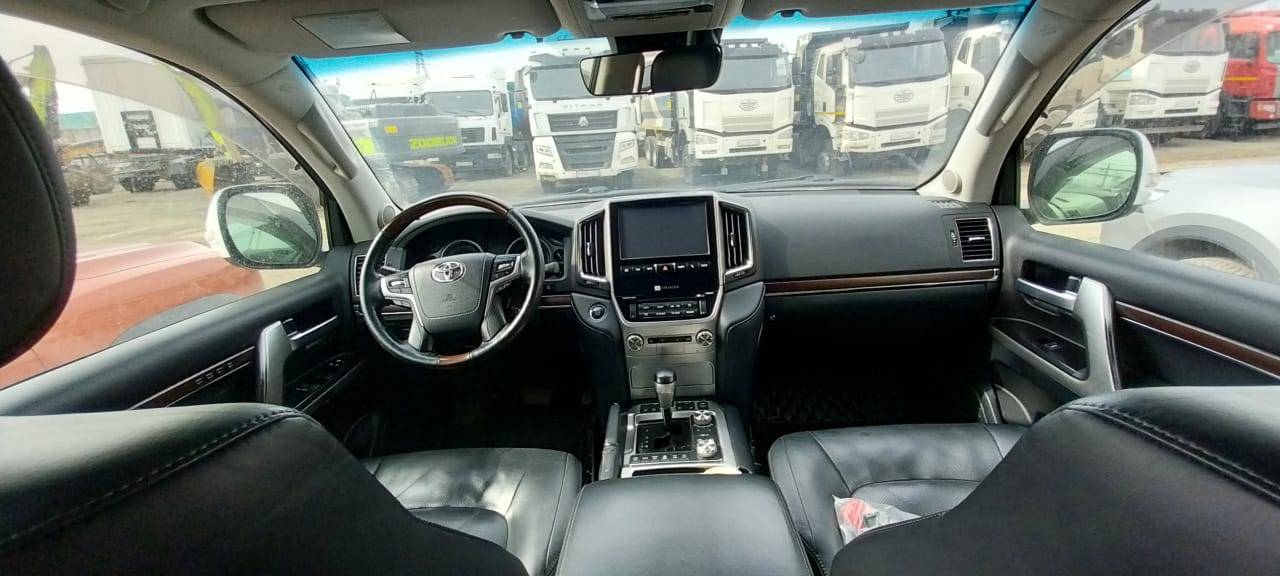 Toyota Land Cruiser 200,  217 893 км, 2016 года в лизинг