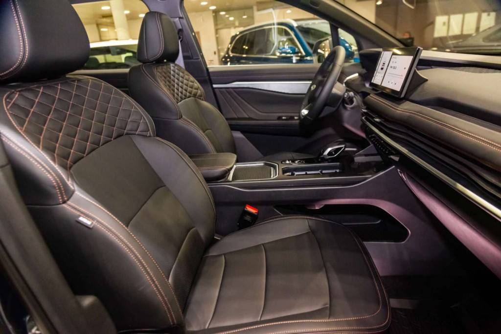 Geely Okavango Flagship 2.0T 7DCT 2WD