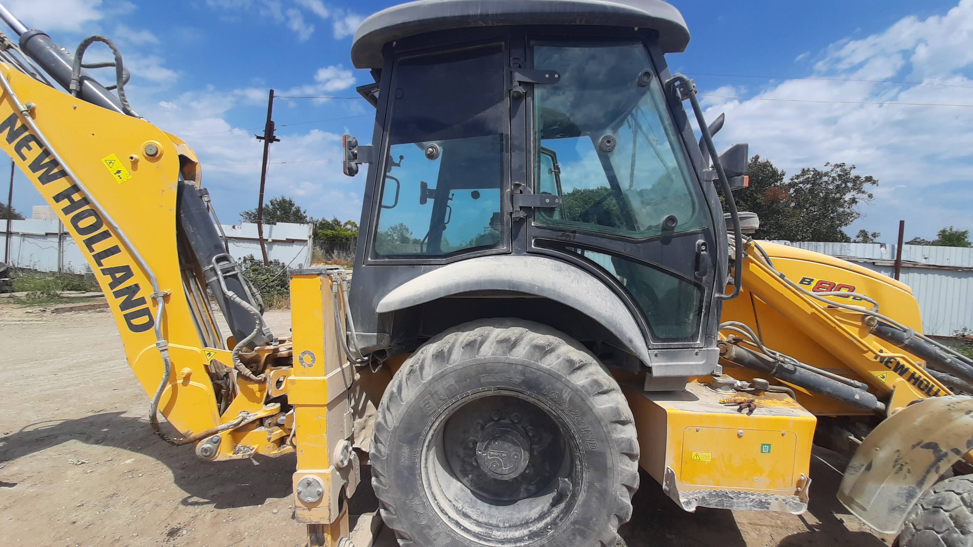 NEW HOLLAND B80B Лот 000003023