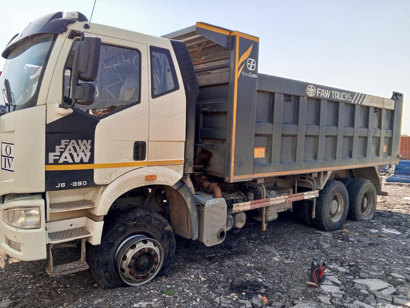FAW CA3250P66K24T1E5 6х4,  166 575 км, 2023 года в лизинг