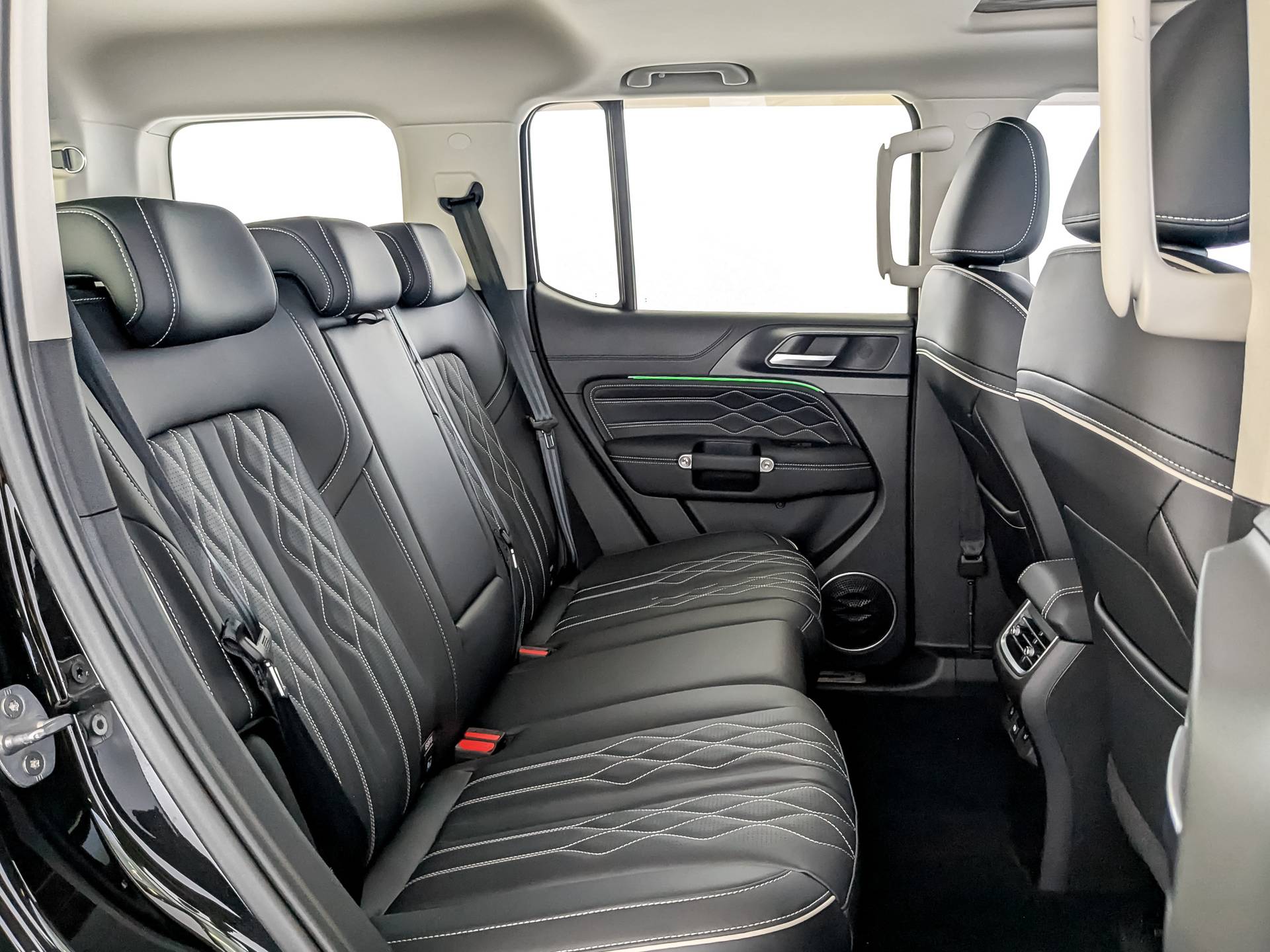 Tank 300 City Adventure 2.0 8AT 4WD