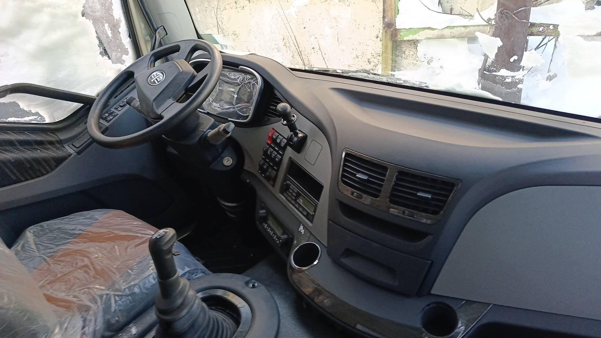 FAW CA3310P66K24T4E5 8х4,  170 000 км, 2023 года в лизинг