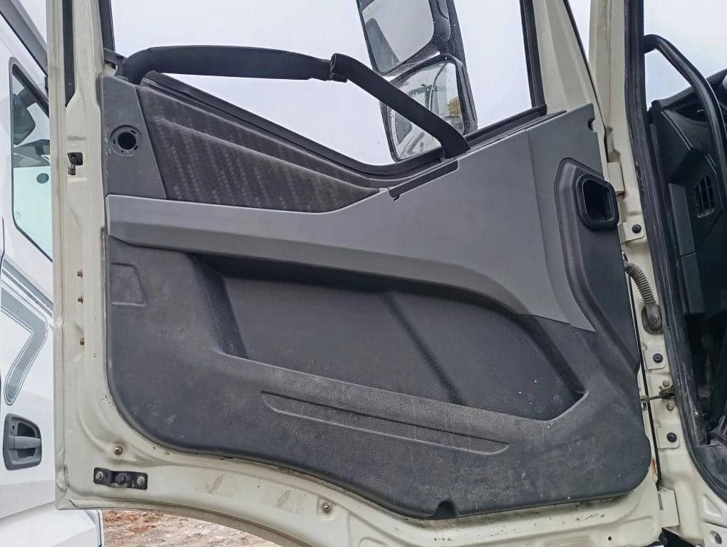 FAW CA3250P66K24T1E5 6х4,  186 291 км, 2022 года в лизинг
