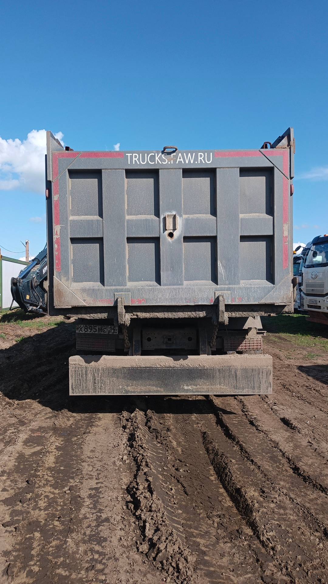 FAW CA3310P66K24T4E5 8х4,  81 752 км, 2021 года