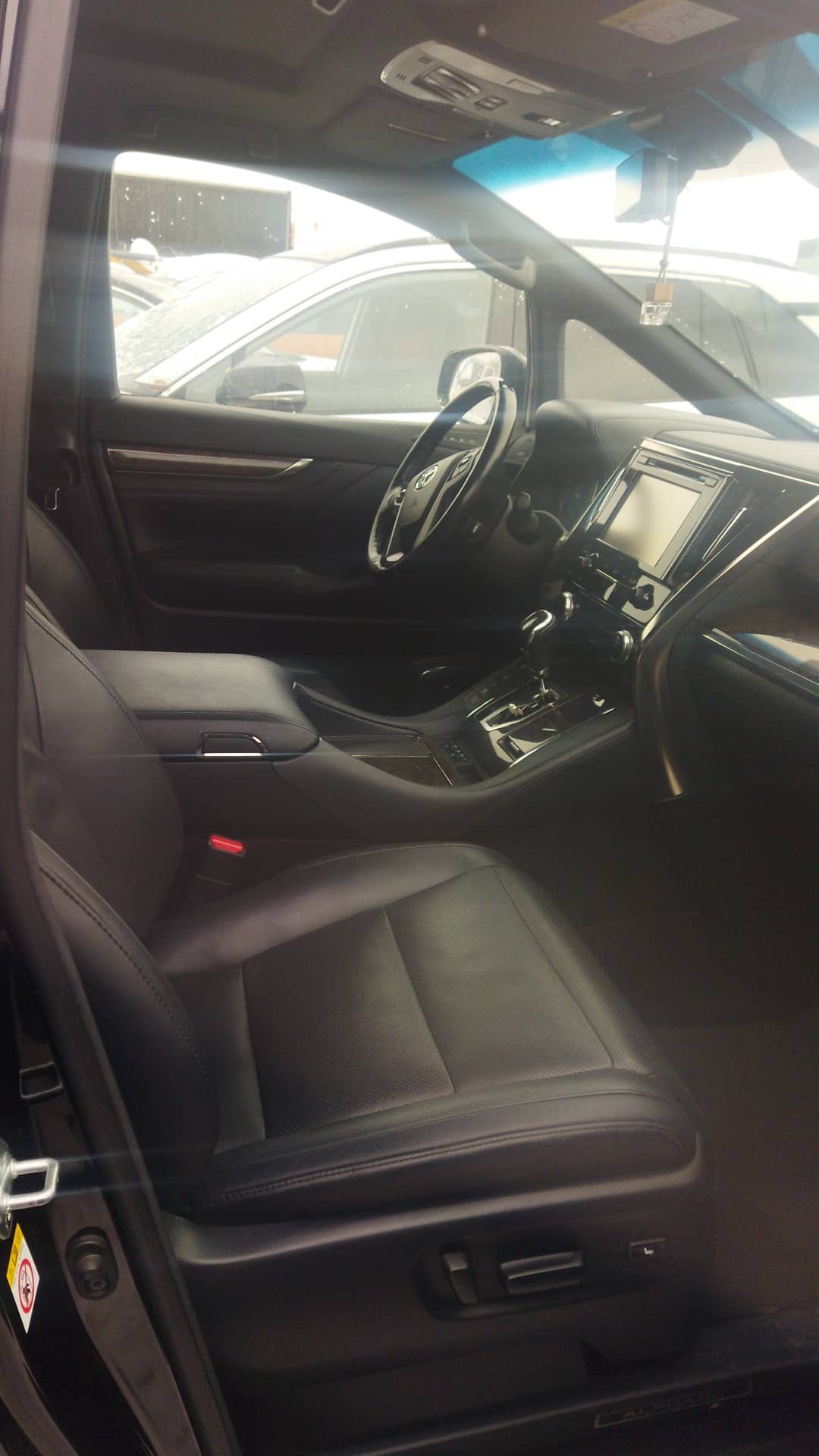 Toyota Alphard,  151 346 км, 2019 года в лизинг