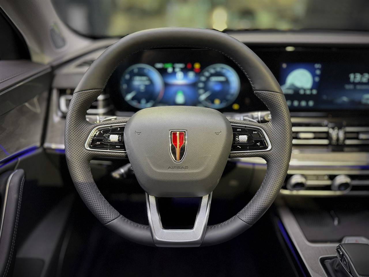 Hongqi HS5 Deluxe 2.0T AWD