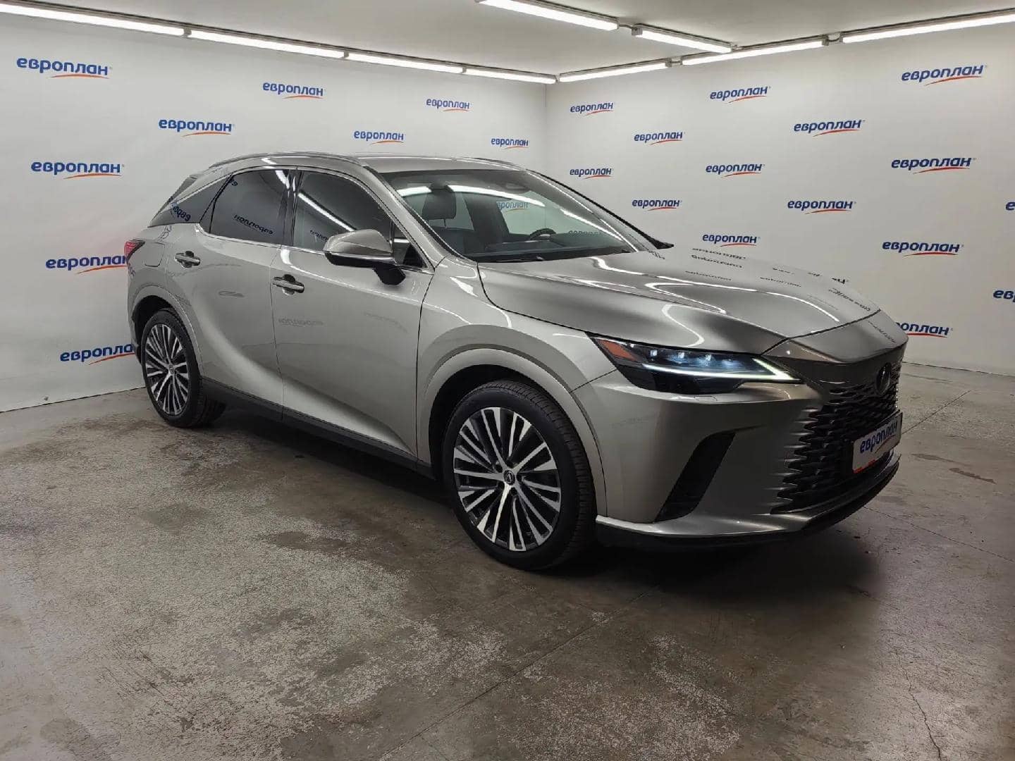 Lexus RX 450h+,  63 006 км, 2023 года в лизинг